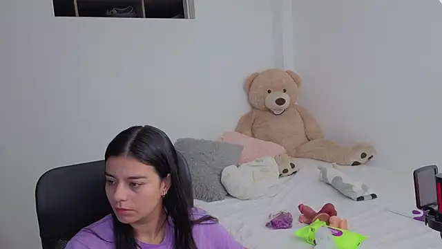 Snapshot of valerihouse chatting on February 24, 1:06 am valerihouse online show from February 24, 1:06 am