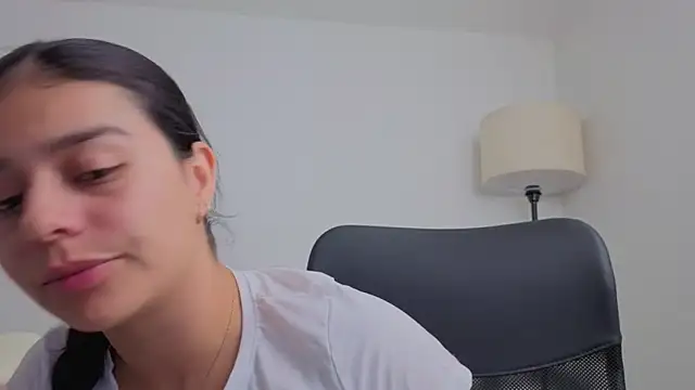 Snapshot of valerihouse chatting on October 1, 11:52 pm valerihouse online show from October 1, 11:52 pm