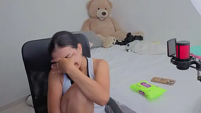 Snapshot of valerihouse chatting on February 26, 1:38 am valerihouse online show from February 26, 1:38 am