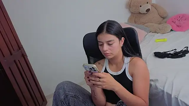 valerihouse online show from April 11, 1:35 am