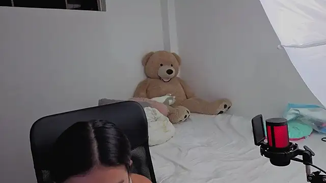 Snapshot of valerihouse chatting on March 3, 1:01 am valerihouse online show from March 3, 1:01 am