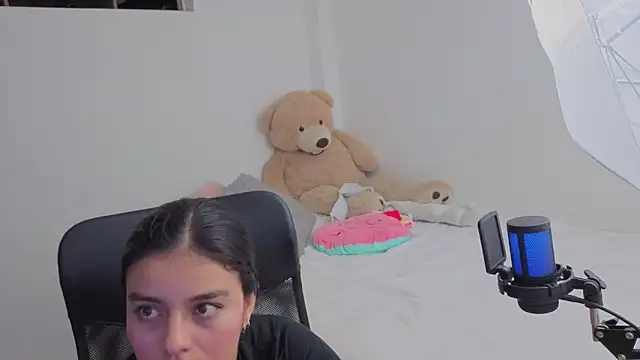 valerihouse online show from April 16, 1:50 am