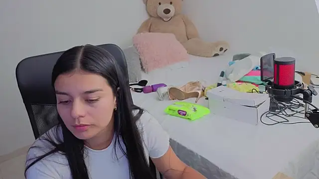 Snapshot of valerihouse chatting on February 22, 12:57 am valerihouse online show from February 22, 12:57 am