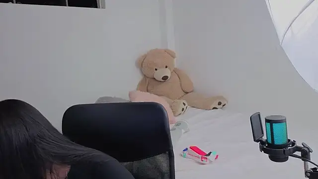 valerihouse online show from April 4, 2:18 am