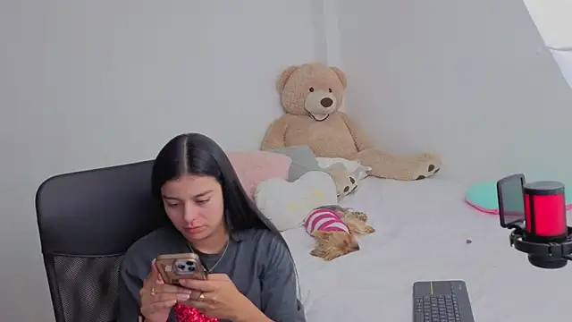 Snapshot of valerihouse chatting on March 1, 1:49 am valerihouse online show from March 1, 1:49 am