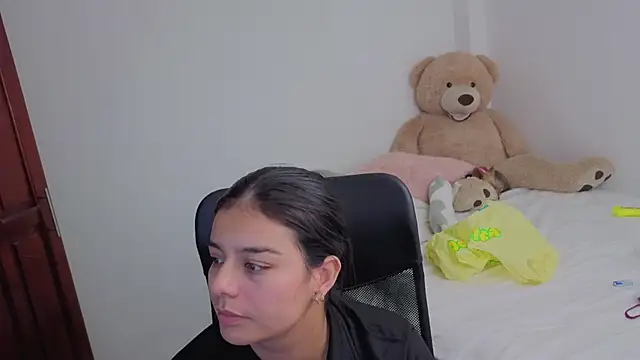 Snapshot of valerihouse chatting on February 25, 12:44 am valerihouse online show from February 25, 12:44 am