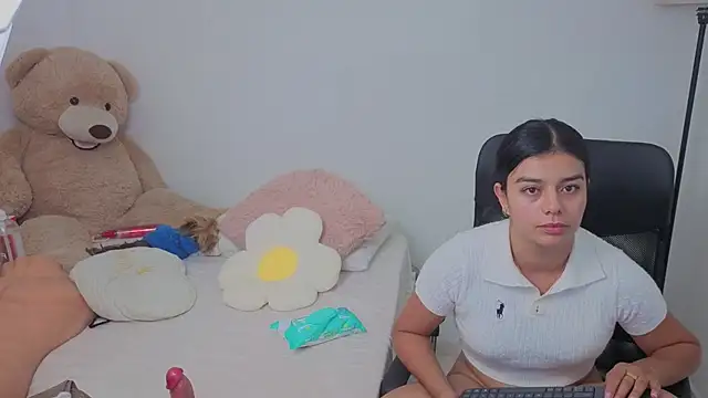 Snapshot of valerihouse chatting on October 18, 1:18 am valerihouse online show from October 18, 1:18 am