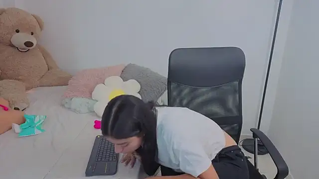 valerihouse online show from October 28, 12:44 am