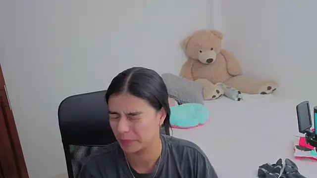 valerihouse online show from April 2, 1:13 am