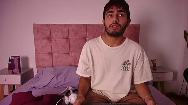 Ares Alpha online show from November 8, 6:44 pm