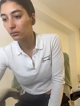 Scarlett 12 online show from April 15, 9:59 am