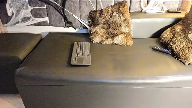 Snapshot of Rowan_Mills chatting on November 2, 8:25 pm Rowan Mills online show from November 2, 8:25 pm