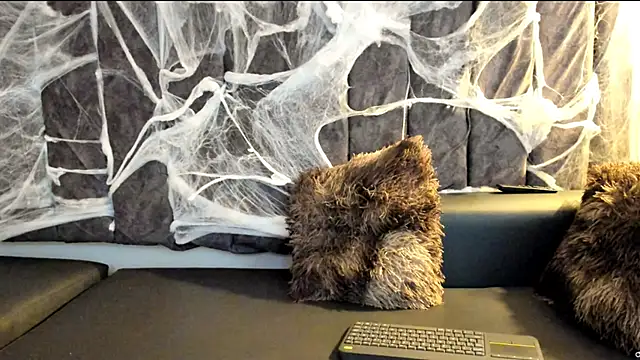 Snapshot of Rowan_Mills chatting on October 16, 8:17 pm Rowan Mills online show from October 16, 8:17 pm