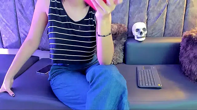 Snapshot of Rowan_Mills chatting on September 23, 8:16 pm Rowan Mills online show from September 23, 8:16 pm