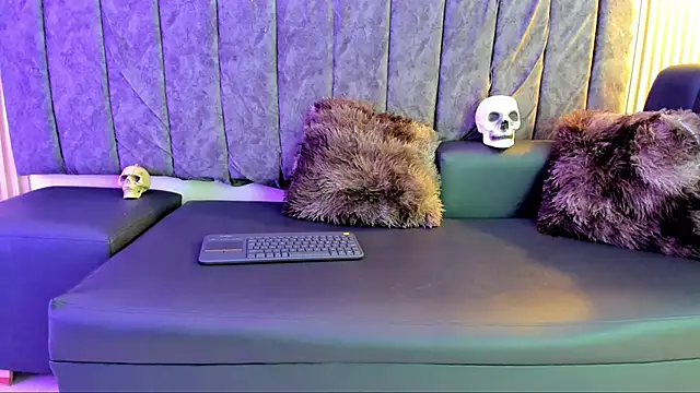 Snapshot of Rowan_Mills chatting on September 24, 8:37 pm Rowan Mills online show from September 24, 8:37 pm