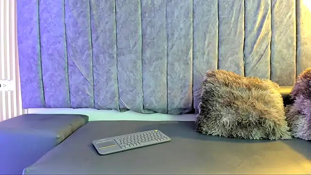 Snapshot of Rowan_Mills chatting on September 27, 9:21 pm Rowan Mills online show from September 27, 9:21 pm