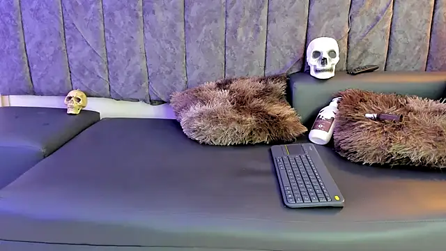 Snapshot of Rowan_Mills chatting on September 21, 8:14 pm Rowan Mills online show from September 21, 8:14 pm