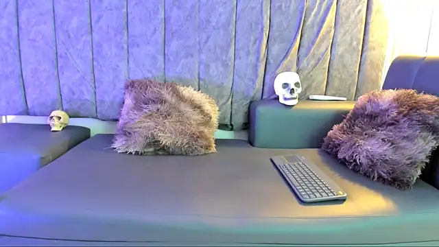 Snapshot of Rowan_Mills chatting on September 28, 9:11 pm Rowan Mills online show from September 28, 9:11 pm