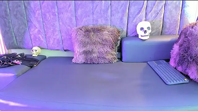 Snapshot of Rowan_Mills chatting on September 30, 8:26 pm Rowan Mills online show from September 30, 8:26 pm