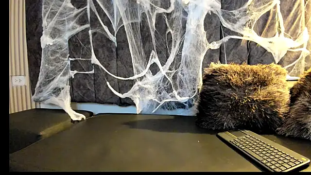 Snapshot of Rowan_Mills chatting on October 15, 8:39 pm Rowan Mills online show from October 15, 8:39 pm