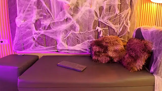 Snapshot of Rowan_Mills chatting on October 7, 8:21 pm Rowan Mills online show from October 7, 8:21 pm