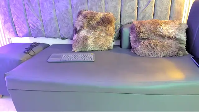 Snapshot of Rowan_Mills chatting on September 26, 9:21 pm Rowan Mills online show from September 26, 9:21 pm