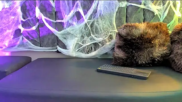 Snapshot of Rowan_Mills chatting on October 11, 8:21 pm Rowan Mills online show from October 11, 8:21 pm