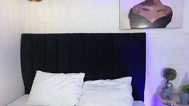 Snapshot of antonellariva_ chatting on January 8, 7:42 pm antonellariva online show from January 8, 7:42 pm