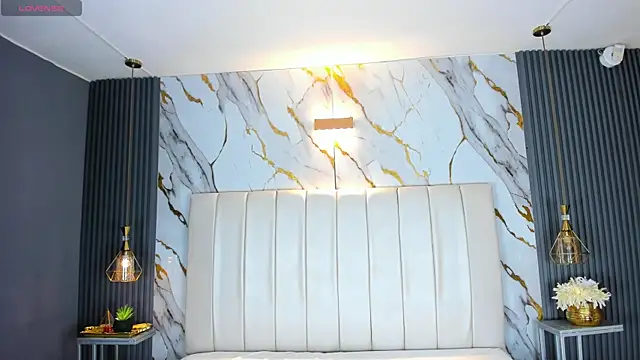 Snapshot of AariaLove chatting on November 13, 5:06 pm AariaLove online show from November 13, 5:06 pm