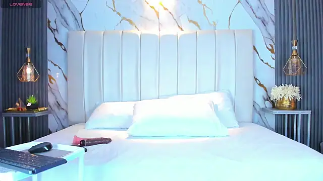 Snapshot of AariaLove chatting on November 21, 5:01 pm AariaLove online show from November 21, 5:01 pm