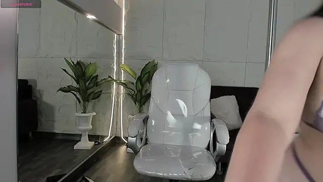 Snapshot of AariaLove chatting on November 26, 10:32 pm AariaLove online show from November 26, 10:32 pm