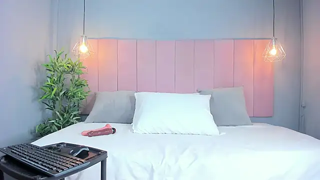 Snapshot of AariaLove chatting on November 7, 10:57 pm AariaLove online show from November 7, 10:57 pm