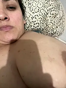 Snapshot of bruna438 chatting on September 9, 4:44 am bruna438 online show from September 9, 4:44 am