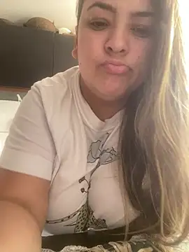Snapshot of bruna438 chatting on June 6, 1:49 pm bruna438 online show from June 6, 1:49 pm