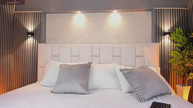 LunnaBlake online show from March 6, 4:29 am