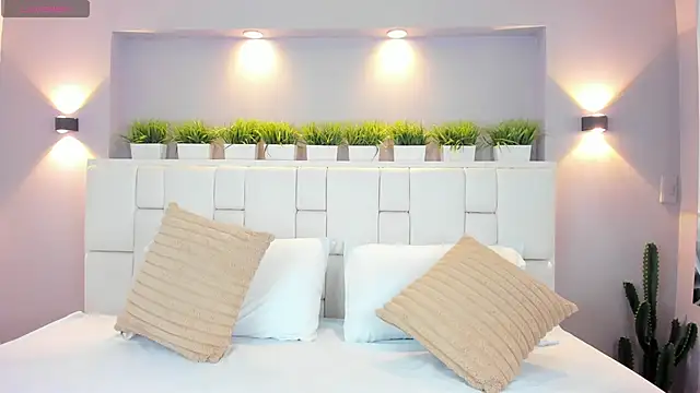 LunnaBlake online show from December 18, 4:17 am