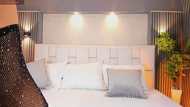 LunnaBlake online show from March 15, 4:30 am