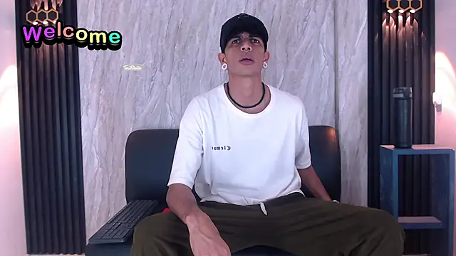 Snapshot of Franvill_Trato chatting on October 24, 7:35 pm Franvill Trato online show from October 24, 7:35 pm