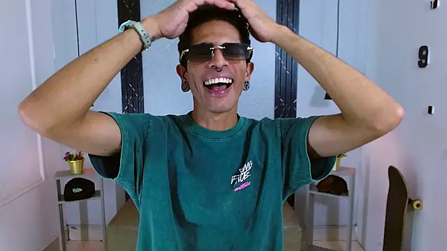 Snapshot of Franvill_Trato chatting on November 22, 7:57 pm Franvill Trato online show from November 22, 7:57 pm