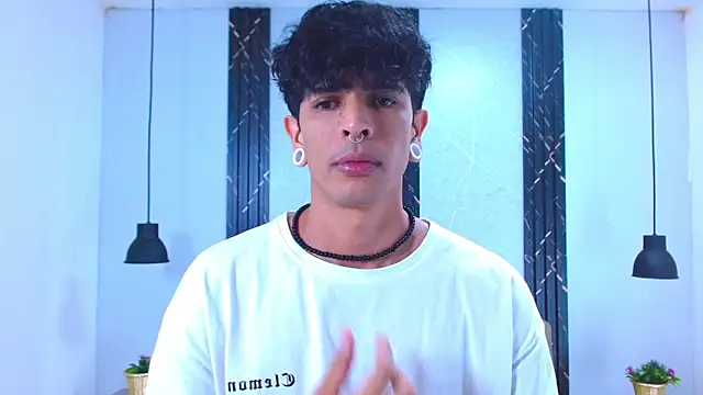 Snapshot of Franvill_Trato chatting on November 8, 7:17 pm Franvill Trato online show from November 8, 7:17 pm