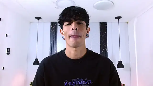 Snapshot of Franvill_Trato chatting on November 13, 5:50 pm Franvill Trato online show from November 13, 5:50 pm