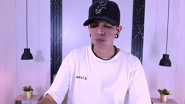 Snapshot of Franvill_Trato chatting on October 7, 7:59 pm Franvill Trato online show from October 7, 7:59 pm