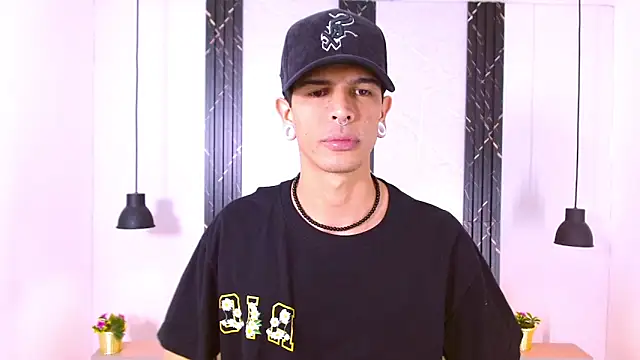 Snapshot of Franvill_Trato chatting on September 24, 7:20 pm Franvill Trato online show from September 24, 7:20 pm