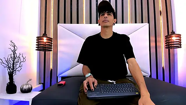 Snapshot of Franvill_Trato chatting on October 22, 6:40 pm Franvill Trato online show from October 22, 6:40 pm