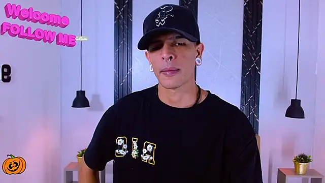 Snapshot of Franvill_Trato chatting on October 11, 8:10 pm Franvill Trato online show from October 11, 8:10 pm