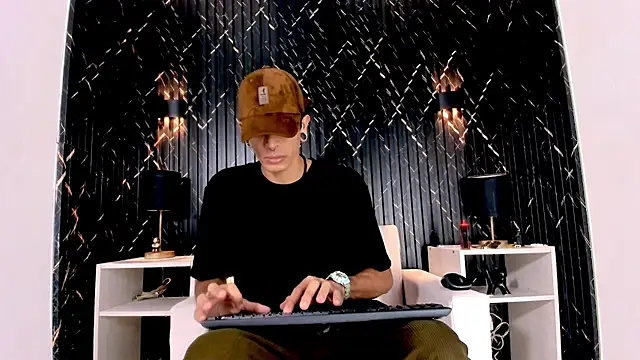 Snapshot of Franvill_Trato chatting on November 19, 7:36 pm Franvill Trato online show from November 19, 7:36 pm