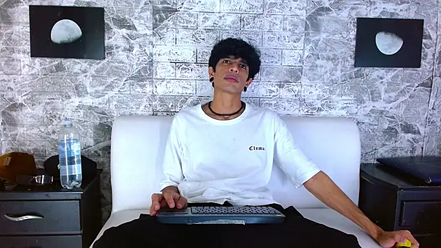 Snapshot of Franvill_Trato chatting on December 15, 7:31 pm Franvill Trato online show from December 15, 7:31 pm