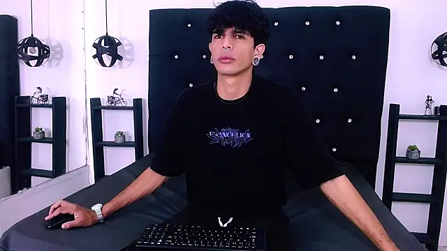 Snapshot of Franvill_Trato chatting on November 7, 12:21 pm Franvill Trato online show from November 7, 12:21 pm