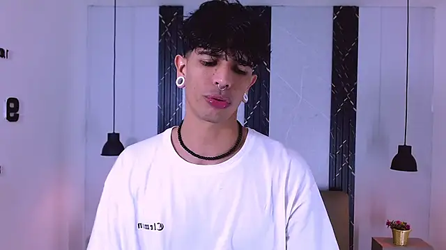 Snapshot of Franvill_Trato chatting on October 17, 6:43 pm Franvill Trato online show from October 17, 6:43 pm