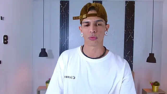 Snapshot of Franvill_Trato chatting on October 14, 6:52 pm Franvill Trato online show from October 14, 6:52 pm